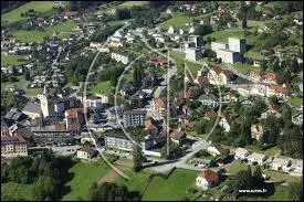 Quel nom donne-t-on aux habitants d'Ugine ?