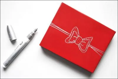 Mais quelle ide amusante et belle ! A quoi fait penser un tel ruban... dessin au feutre ?