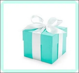 Toujours dans le domaine du Luxe : quelle grande marque, dont les paquets cadeaux sont souvent vus dans les films, fait ses paquets dans cette teinte de bleu ?