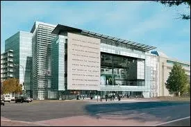 Quel amendement de la Constitution des tats-Unis portant sur les protections de la libert de la presse et de la libert d'expression est crit sur la faade du Newseum ?