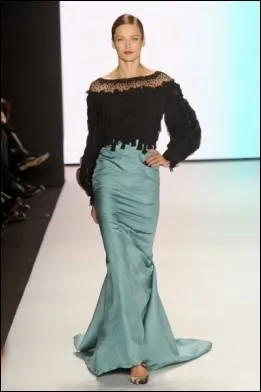 On ne sait plus que choisir. Voici encore un sduisant ensemble de Carolina Herrera, compos d'une jupe de faille ou de taffetas et d'un chemisier... ?