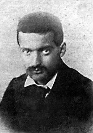 Pour lui,   il y met sa vie le bruit de son cur et comme un bateau port par sa voile doucement le pinceau glisse sur la toile   interprt par...