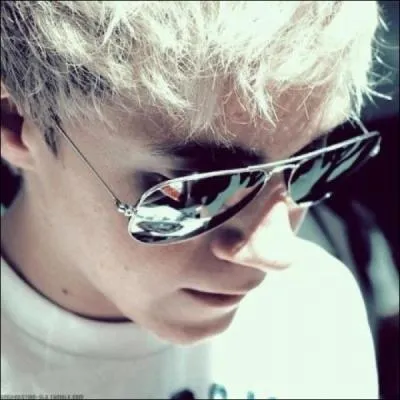 Niall a une trange obsession pour...