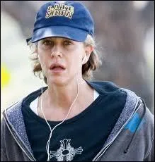 Comment se nomme cette star sans maquillage ?