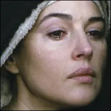 Je suis  la fois actrice et mannequin. Je m'appelle ...