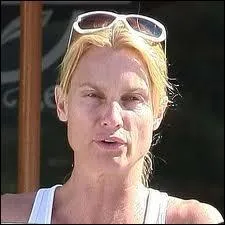 Elle a fait ses dbuts en 1986 dans le feuilleton amricain Cte Ouest. Elle se nomme ...