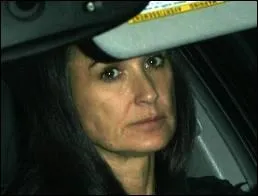 Son pre a quitt sa mre avant sa naissance, son beau-pre se suicide. Elle se nomme ...