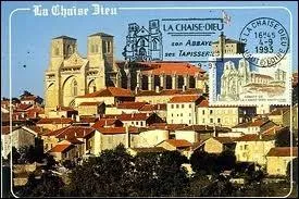 Nous allons visiter la ville Altiligrienne de La Chaise-Dieu, o les habitants portent le gentil ...