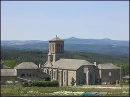 Comment appelle-t-on les habitants de la commune du Mas-de-Tence ?