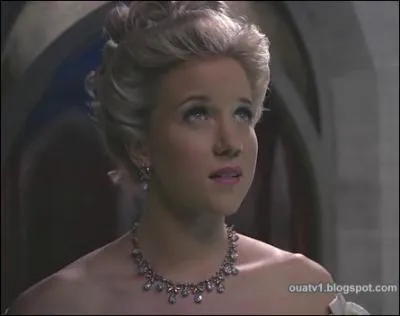 Dans le conte, le vrai nom de Cendrillon est ...