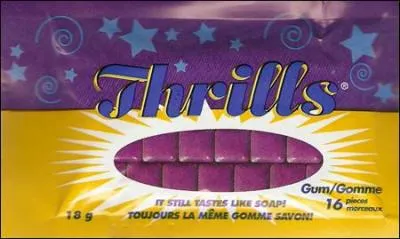 Cette personne vous pointe un paquet de gomme. Vous lisez ce qu'il y a dessus et clatez de rire quand vous voyez qu'il est inscrit Toujours la mme gomme au savon !  Pourquoi est-il crit cela ?