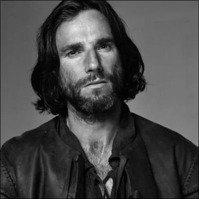 Quel est le lien de parent entre lisabeth et Gordon Dark ? Il est son . .