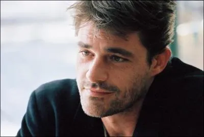 Armand est un homme de religion pourtant quel est l'ancien mtier de sa femme ?