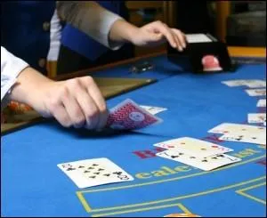 Comment les cartes sont-elles distribues aux joueurs ?