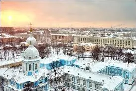 Tout le monde la connat sous le nom de Leningrad mais comment se nomme -t-elle actuellement ?