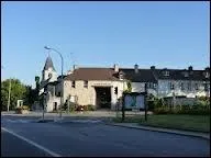 Je quitte les Yvelines par la ville de Saint-Nom-la-Bretche o les habitants rpondent au nom de ...