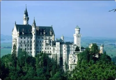 Construit sous le rgne de Louis II de Bavire, Walt Disney s'en servit comme modle pour ses contes de fe.