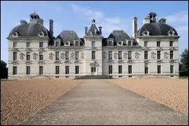 Chteau de la Loire du XVII sicle. Henri II l'avait offert  sa matresse Diane de Poitiers. Herg s'en servit comme modle pour dessiner le chteau de Moulinsart du capitaine Haddock.