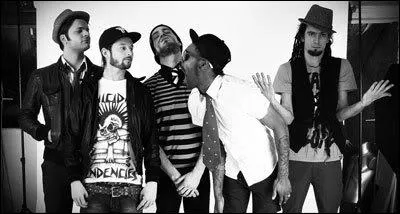 Quel nom porte ce groupe de rock, dont les meilleures morceaux sont 'Ghost' et 'Give Me Your Life' ?