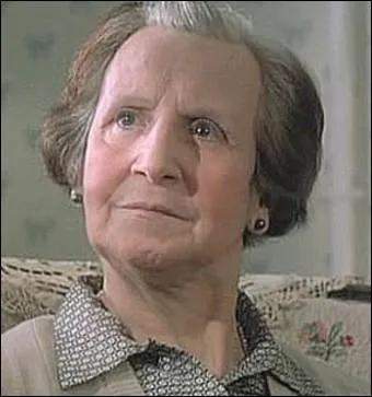 Elle sera dans notre mmoire la vieille dame particulirement acaritre mais si attachante de   Tatie Danielle   ... .