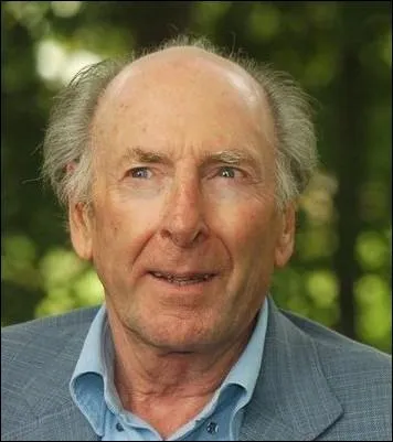 Le ralisateur entre autres de   La Boum  ,   La Gifle  ,   L'Etudiante  ,   La 7 ieme cible   ... .