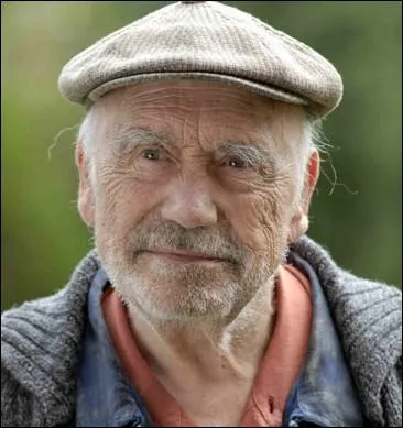 Comdien clectique  la carrire prolifique incarnant souvent des rles de commissaires, aux cts de grands acteurs tels que Gabin, Delon ... .