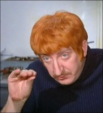 L'inoubliable rouquin, gardien de phare dans le  Petit Baigneur  aux cts de Louis de Funs ... .