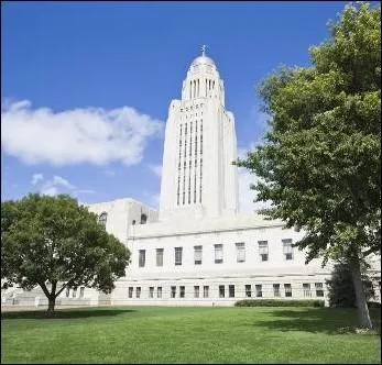 Lincoln est l'un des prsidents les plus admirs de l'histoire des tats-Unis. Son nom a t donn  la capitale de quel Etat ?