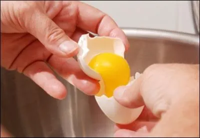 Et hop, nous voil� dans notre cuisine pour pr�parer un g�teau mais malheureusement, nous ne connaissons pas le terme employ� pour dire : s�parer le jaune du blanc d'oeuf. Quel est ce terme ?