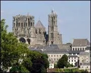 Nous allons visiter la ville de Laon, prfecture du dpartement de l'Aisne. Ses habitants sont les ...