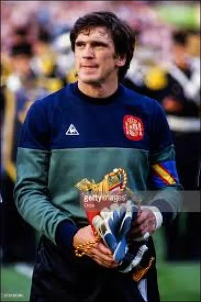 Qui était le gardien de but et capitaine de la sélection espagnole ?