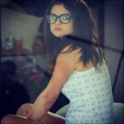 Compltez les paroles :  Rock God  :  __________________ Come into the club ans he said 