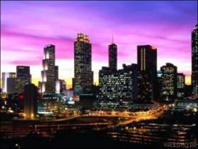 La ville d'Atlanta aux Etats-Unis a  peu prs le mme nombre d'habitants que la ville de Barcelone en Espagne, pourtant elle est ...