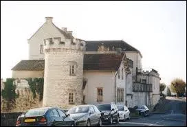 Je vous emmne ensuite  Nontron. Comment appelle-t-on ses habitants ?