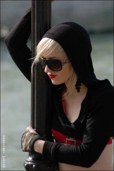 En juillet 2012, o se prsent-elle avec son groupe ?