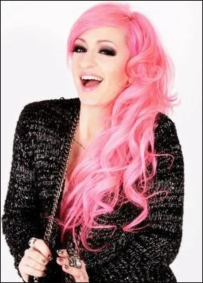 De quelle nationalit sont ses danseuses ?