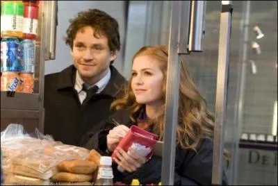 Combien de dollars, Luke a-t-il donns  Rebecca car elle n'en avait pas assez pour s'acheter le foulard vert ?