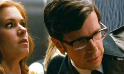 Comment s'appelle le banquier de notre hrone, Becky ?