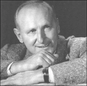 Bourvil de son vrai nom Andr Robert Raimbourg (1917/1970), est apparu pour la premire fois au cinma dans...