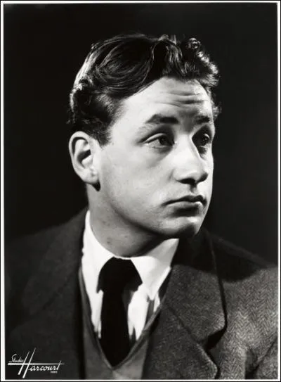 Philippe Noiret de son nom complet Philippe Pierre Fernand Noiret a fait ses dbuts devant la camra pour la toute premire fois dans...