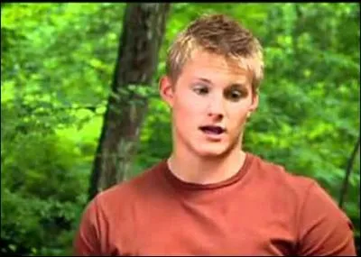 Qui essaie d'attraper Katniss dans les arbres ?