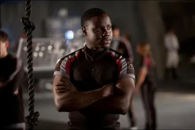 Qui est le garon du district 11 ?