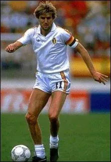 Avec 96 caps, quel joueur est le recordman de slection en quipe nationale ?