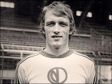 Qui sont les meilleurs buteurs de l'quipe nationale avec 30 buts ?