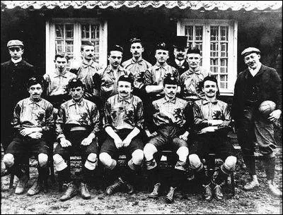 Contre quelle nation l'quipe nationale a-t-elle jou son 1er match officiel le 1er mai 1904 ?