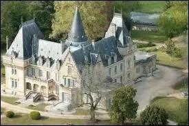 Pour voir ce chteau, il faut se rendre  Fleurac, o la population rpond au nom de ...