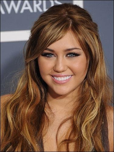 Quelle est la nouvelle couleur de cheveux (2012) de Miley Cyrus ?