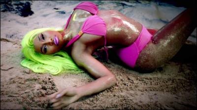 Compltez les paroles de  Starships  de Nicki Minaj :  My name is Onika...  