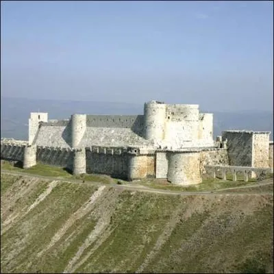 Des chteaux forts dfendent les frontires et les populations des Etats croiss. A quel ordre religieux-militaire appartient le Krak des chevaliers, forteresse situe en Syrie ?