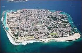 A prsent, quittons la terre pour rejoindre l'ocan et Mal. De quel archipel est-elle la capitale ?